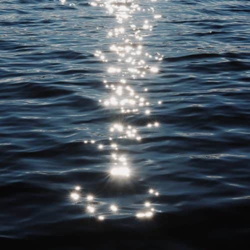 z-quoted-light-water-sparkles-scaled